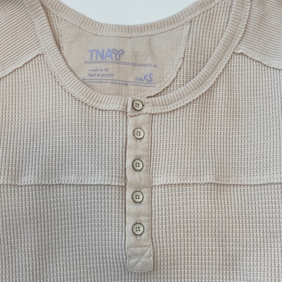 Aritzia TNA ivory waffle thermal top xs preowned - Picture 2 of 5